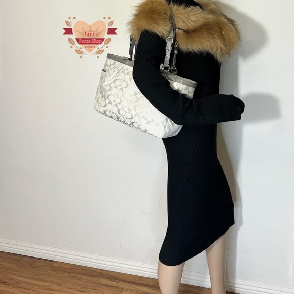 🤍Coach Signature Canvas Metallic-C’s Purse🤍 - Picture 14 of 16